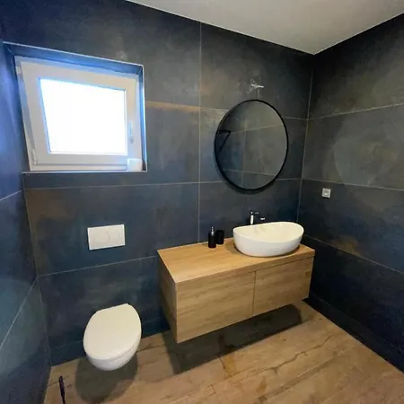 Emma Deluxe Apartment