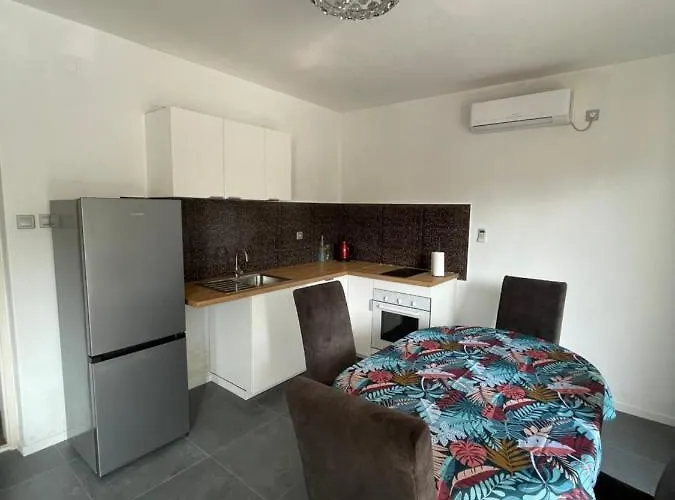 Emma Deluxe 扎达尔